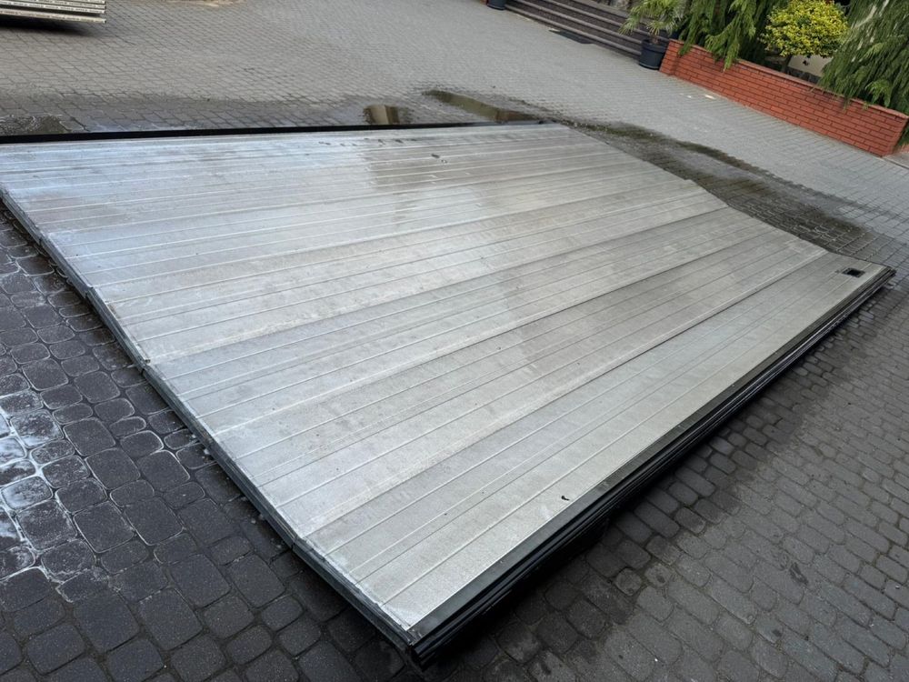 Brama 5.74x3.70 segmentowa Crawford aluminiowa panelowa