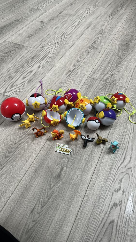 Pokemony figurki, poke balle i Trainer Guess trener pokemonów