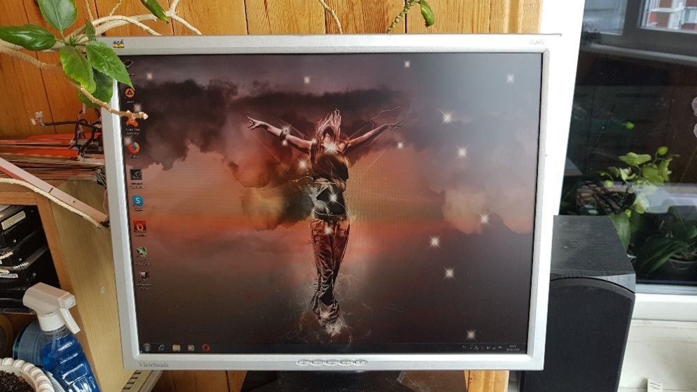Монитор ViewSonic VP201S в рабочем состоянии.