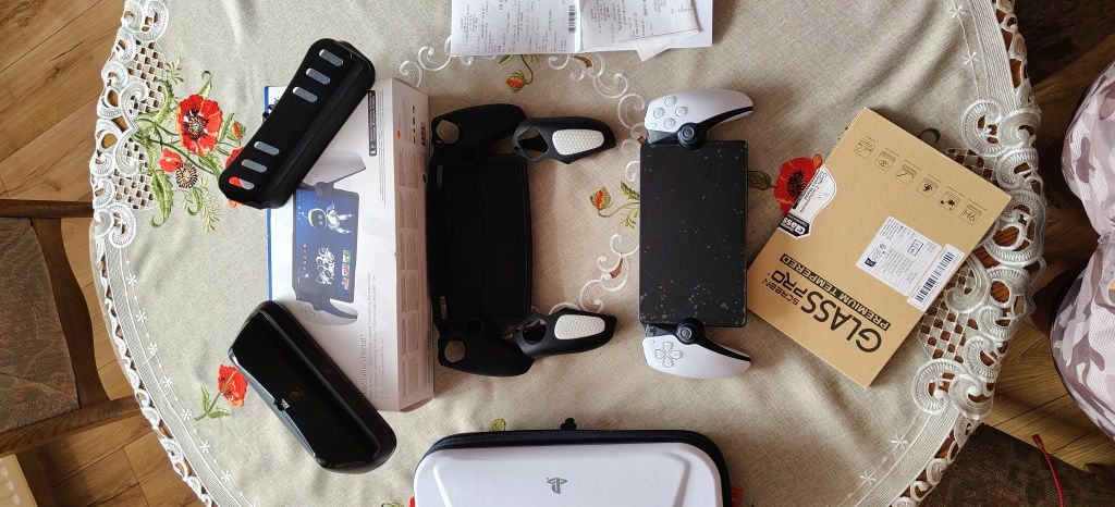 Ps Portal+ etui+stacja ładujaca + szkło + 2etui ochronne
