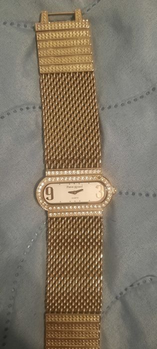 To jest złoty damski zegarek Pierre Ricaud z