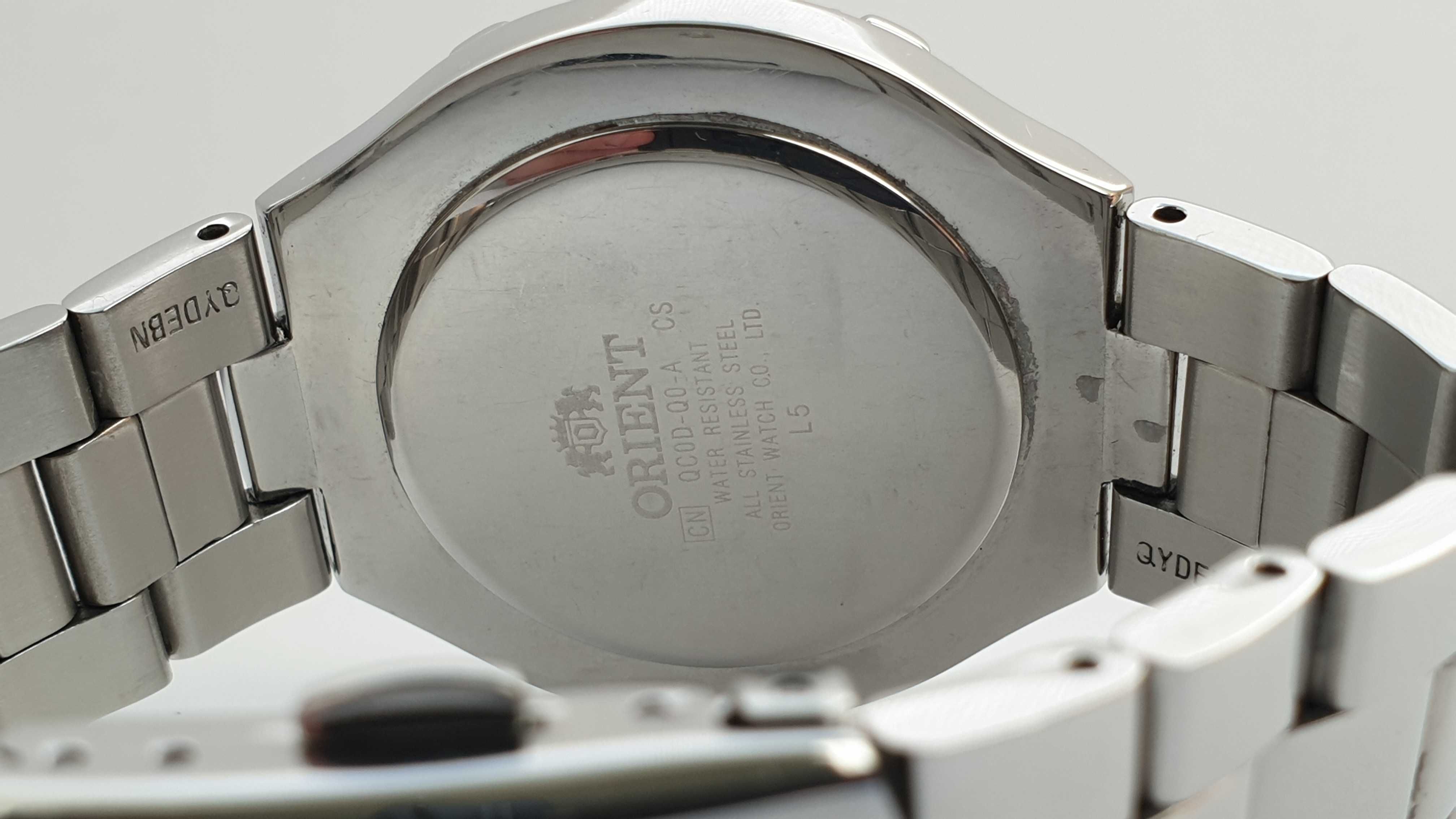 Жіночий годинник Orient FQC0D005W 37мм