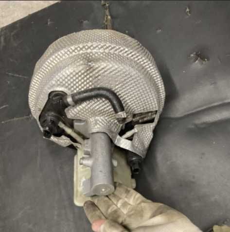 Вакуумний підсилювач тормозів Volvo XC90 31273675