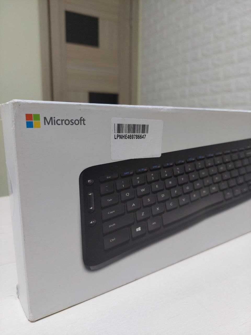 Бездротова мультимедійна клавіатура Microsoft All-In-One