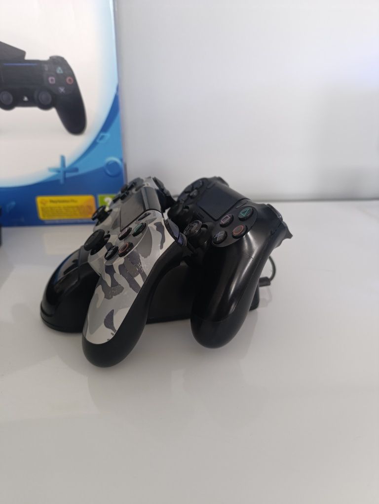 Konsola PS4 plus 3 pady plus gry