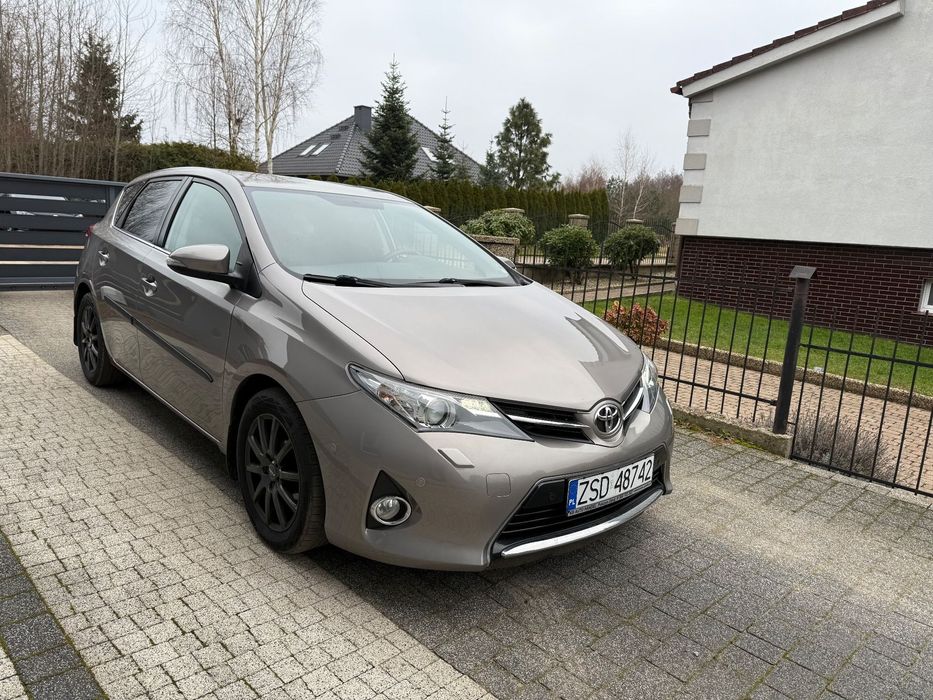 Toyota Auris 2.0 Diesel 124KM LED Klimatronik Alu Czujniki Kamera Tempomat !!