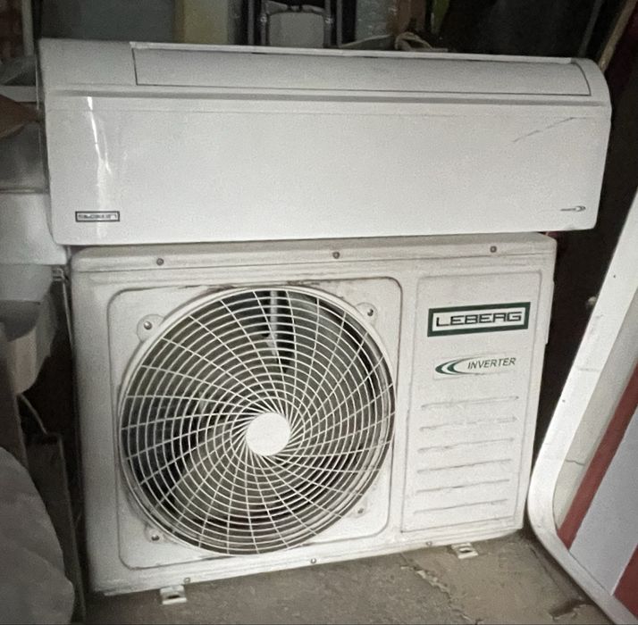 Б/у инверторный кондиционер.