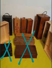 Várias caixas em madeira