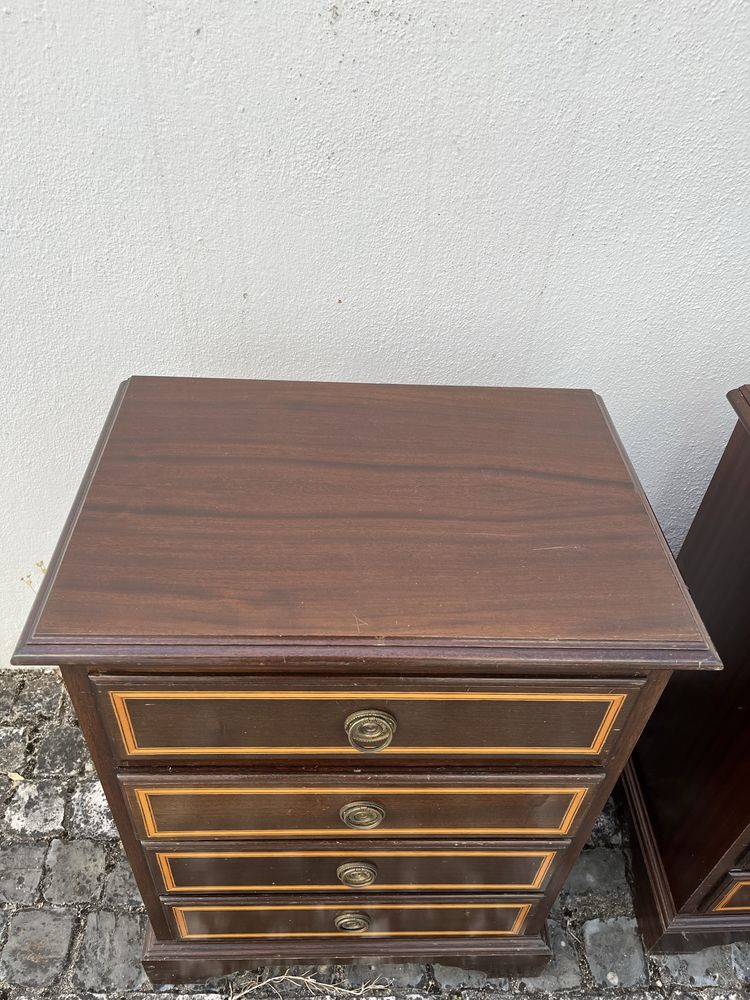 Conjunto de mesas de cabeceira