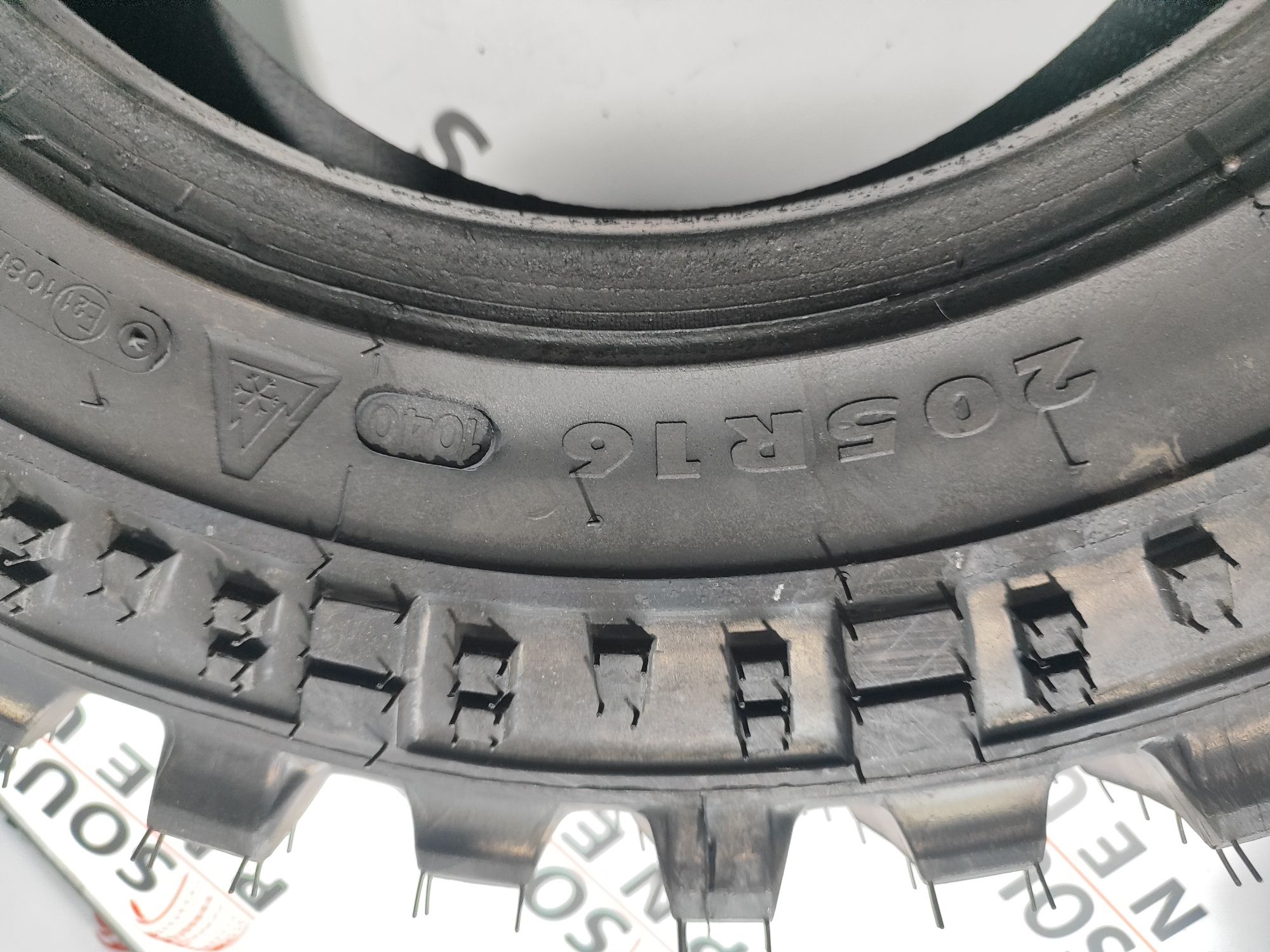 230 Euros 2 pneus novos Nortenha 205-80R16 Oferta dos Portes