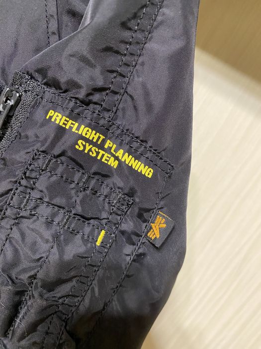 Куртка бренда Alpha Industries