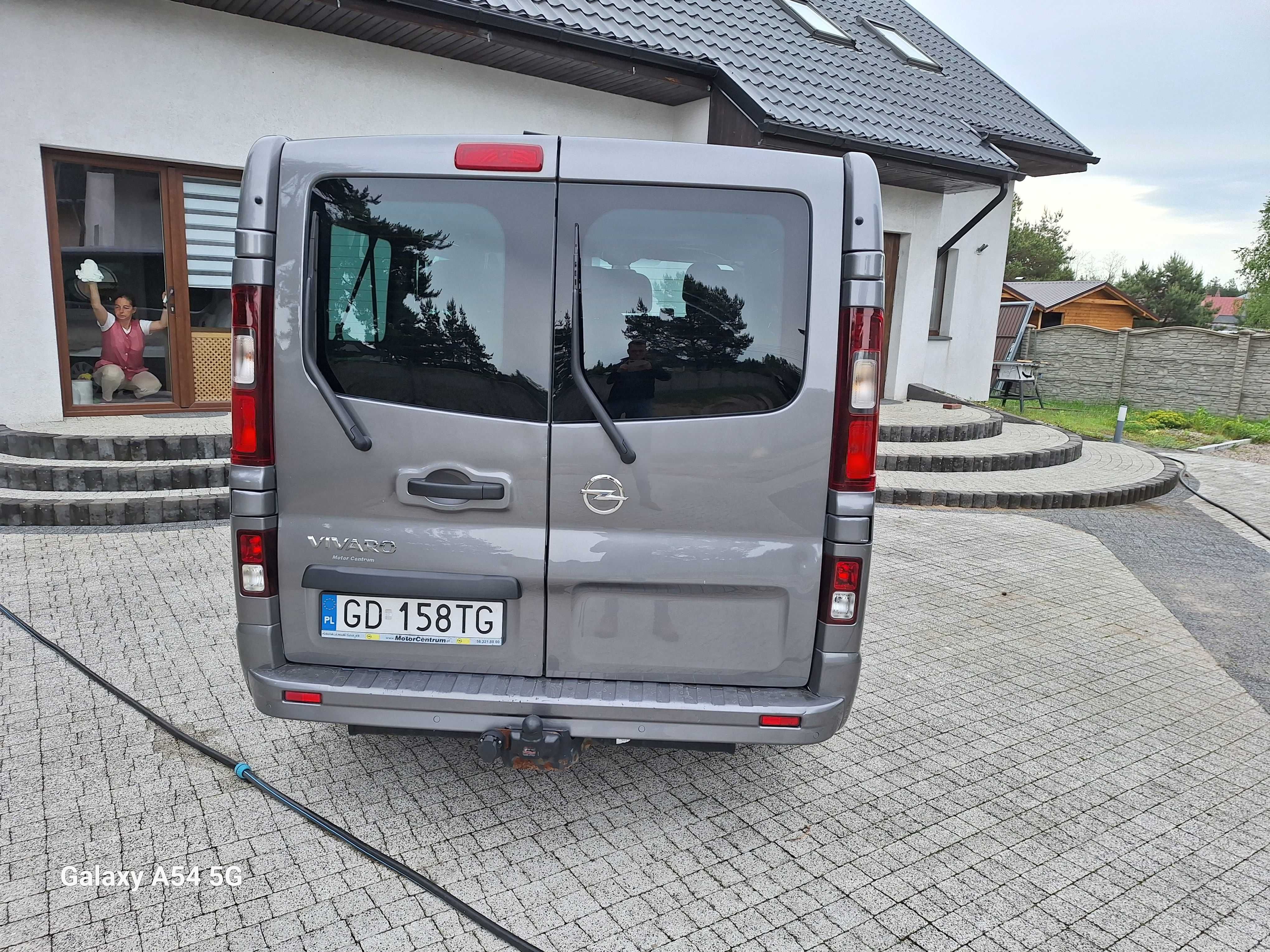 Opel Vivaro 1.6 CDTI | 9-osobowy | Hak | REJ. 2019,03