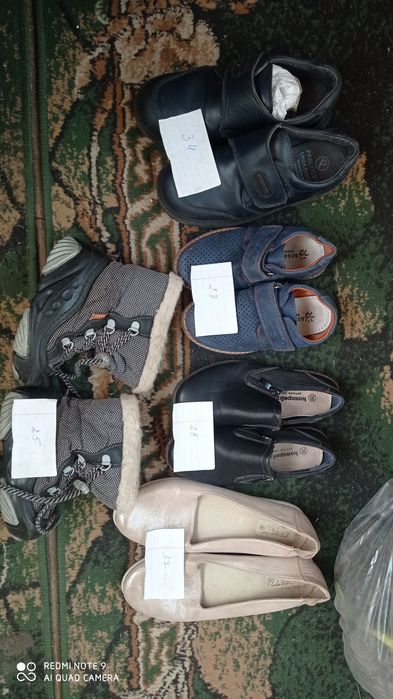 взуття різні розміри . Кросівки. Туфлі