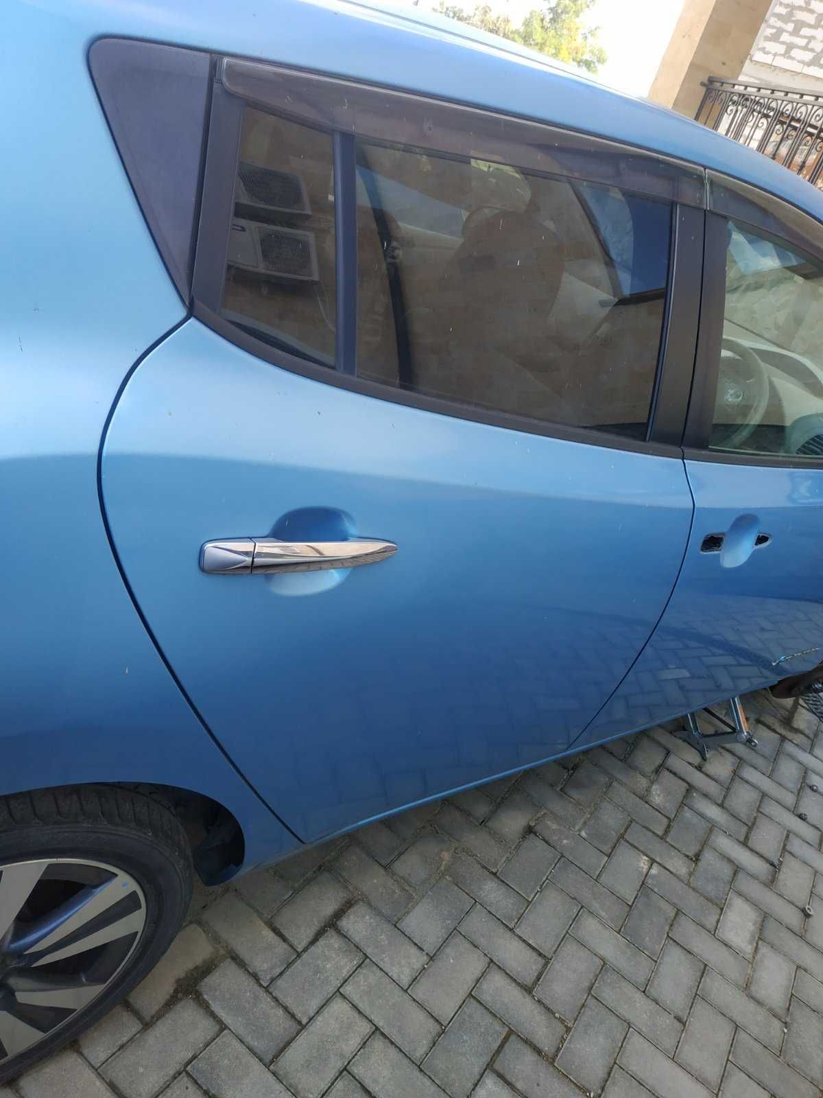 Двері Nissan Leaf 2011-2024 передні задні ляда кришка багажнику