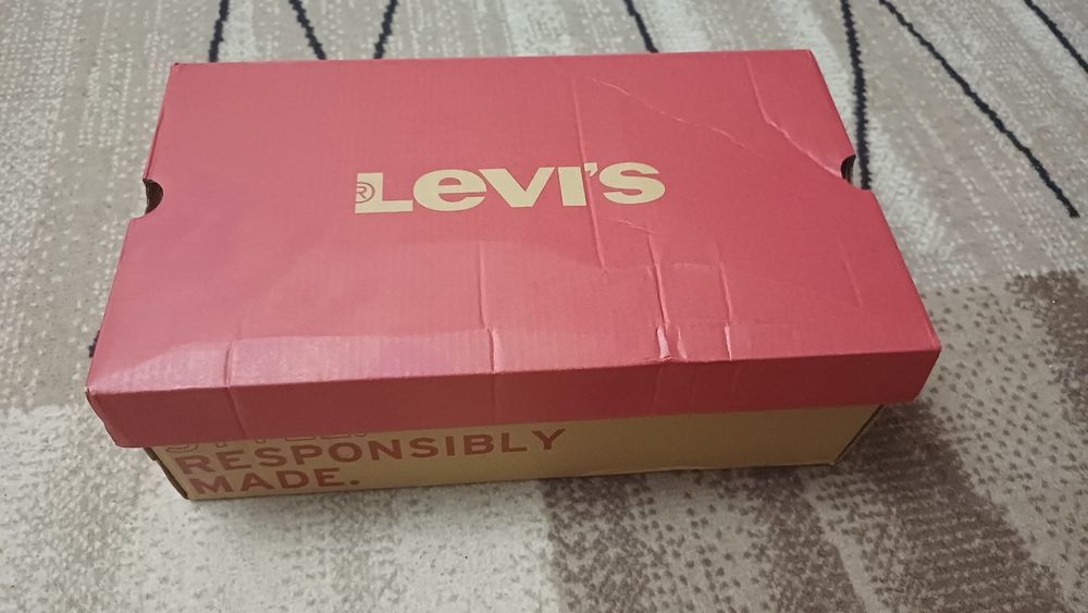 Чоловічі кеди Levi's 43 білі