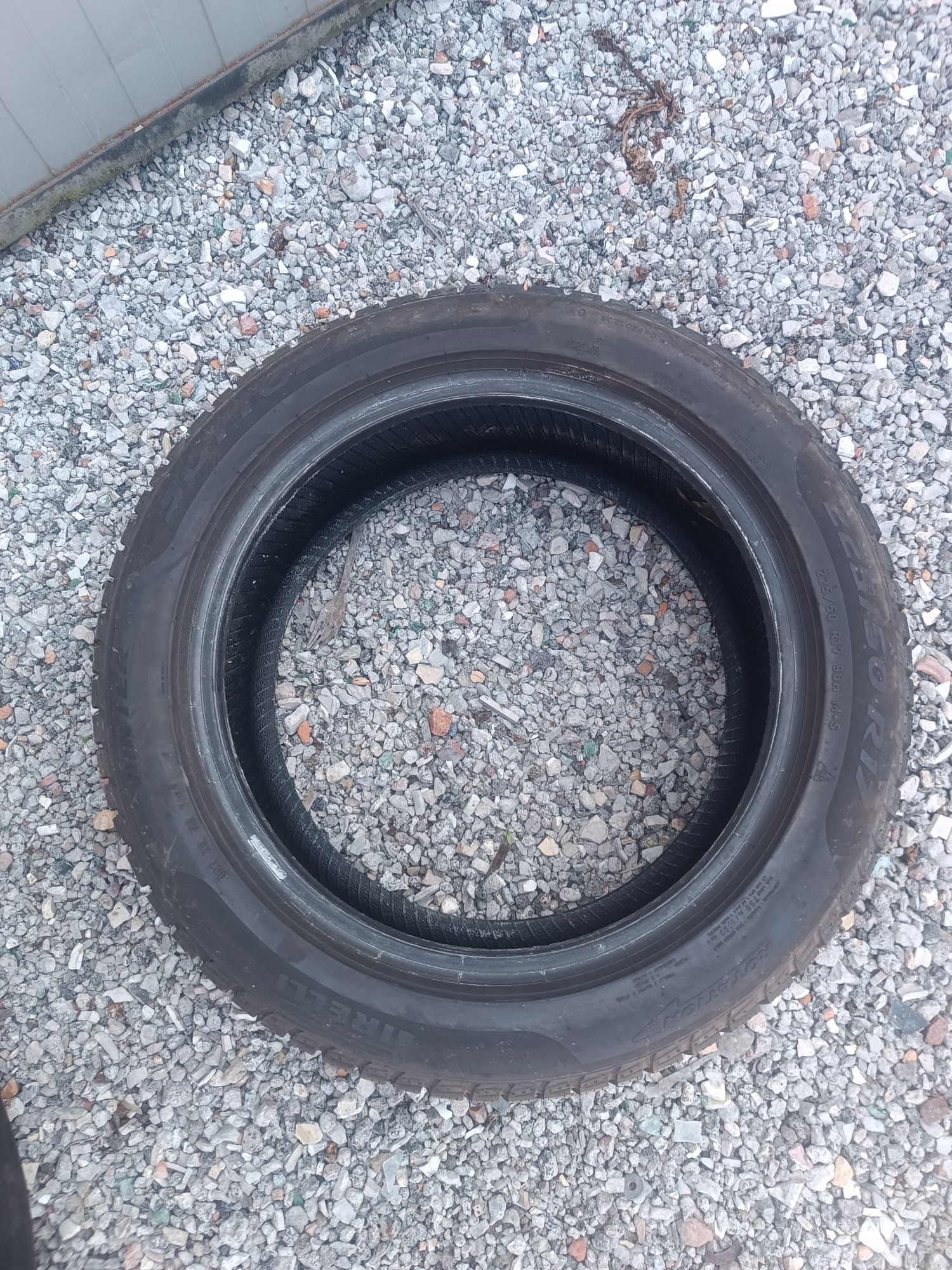 225/50R17 komplet opon zimowych Pirelli