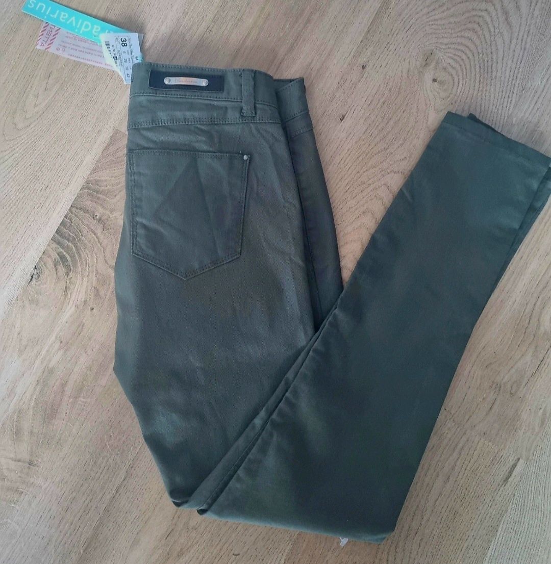 Jeansy Stradivarius nowe r m