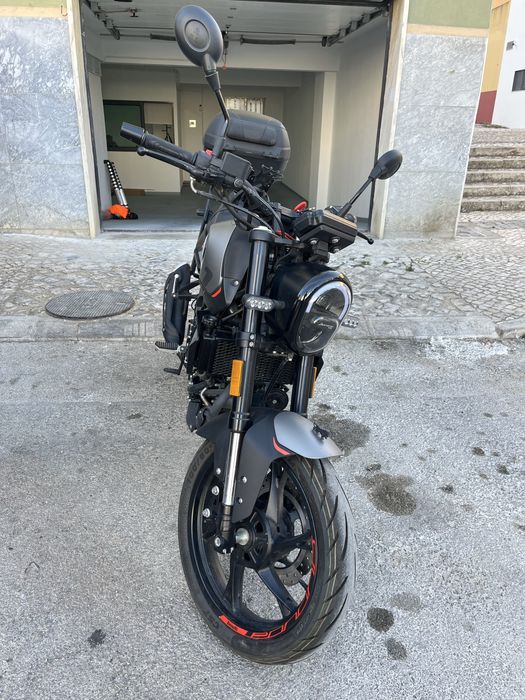 Benelli Leoncino 125