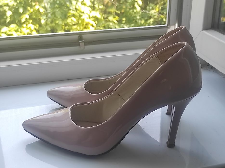 Туфлі 38-39  шкіра на свято