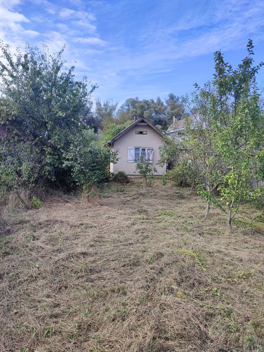 Продаж ділянка та дачний будинок вул.Набережна