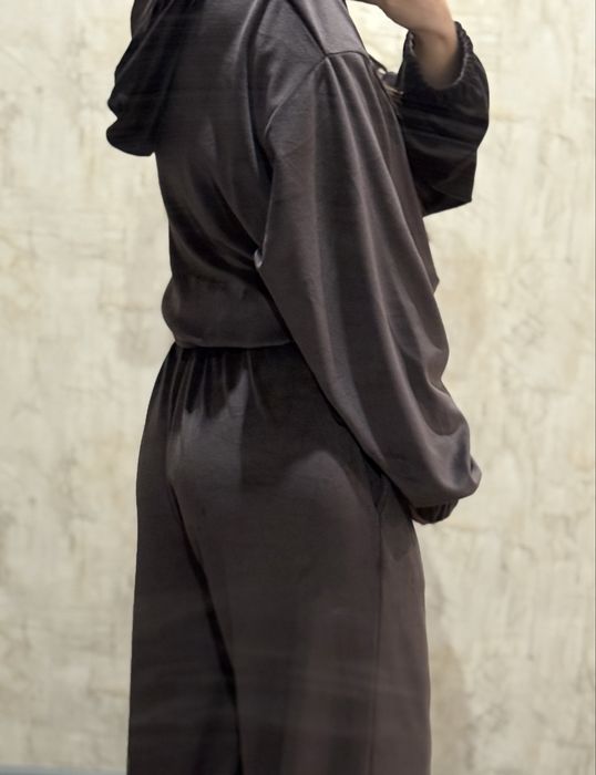 Шоколадний велюровий костюм