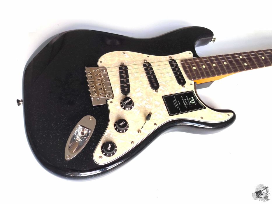 Новий Fender® 70th Anniversary Player Stratocaster '2024 Nebula Noir