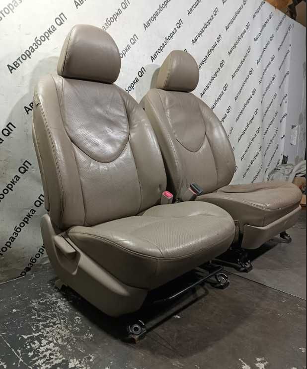Салон, кожа бежевый Toyota RAV4 (III) Разборка Toyota RAV4 3 поколения