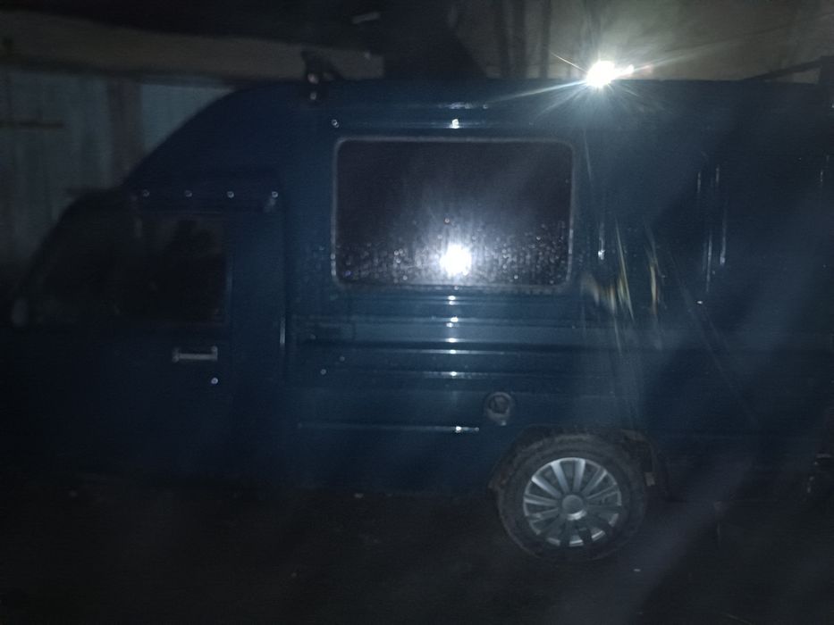 Иж 0да .грузо пассажир 8 местами.