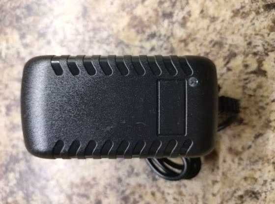 Блок питания 9V 2A - 12V 3А идеально для камер, лент LED, 5.5x2.5мм