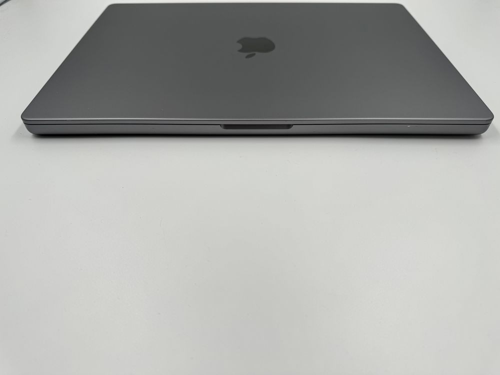 24 цикли Apple MacBook Pro 16 2021 M1 Pro 16GB RAM 512GB SSD IL5016