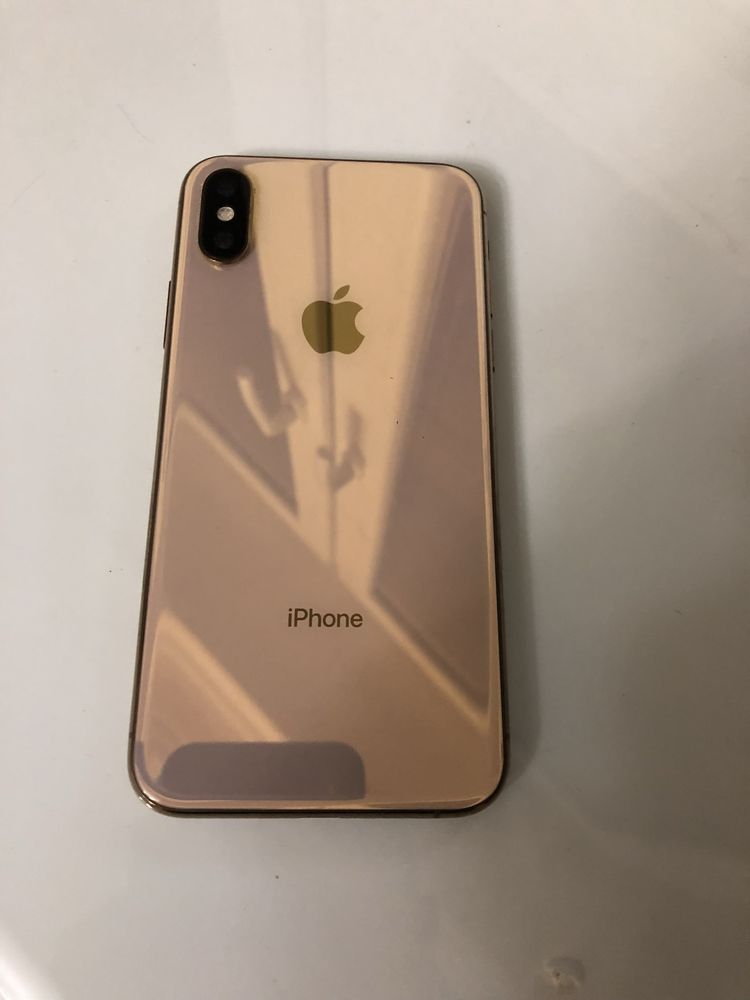 Продам IPhone XS