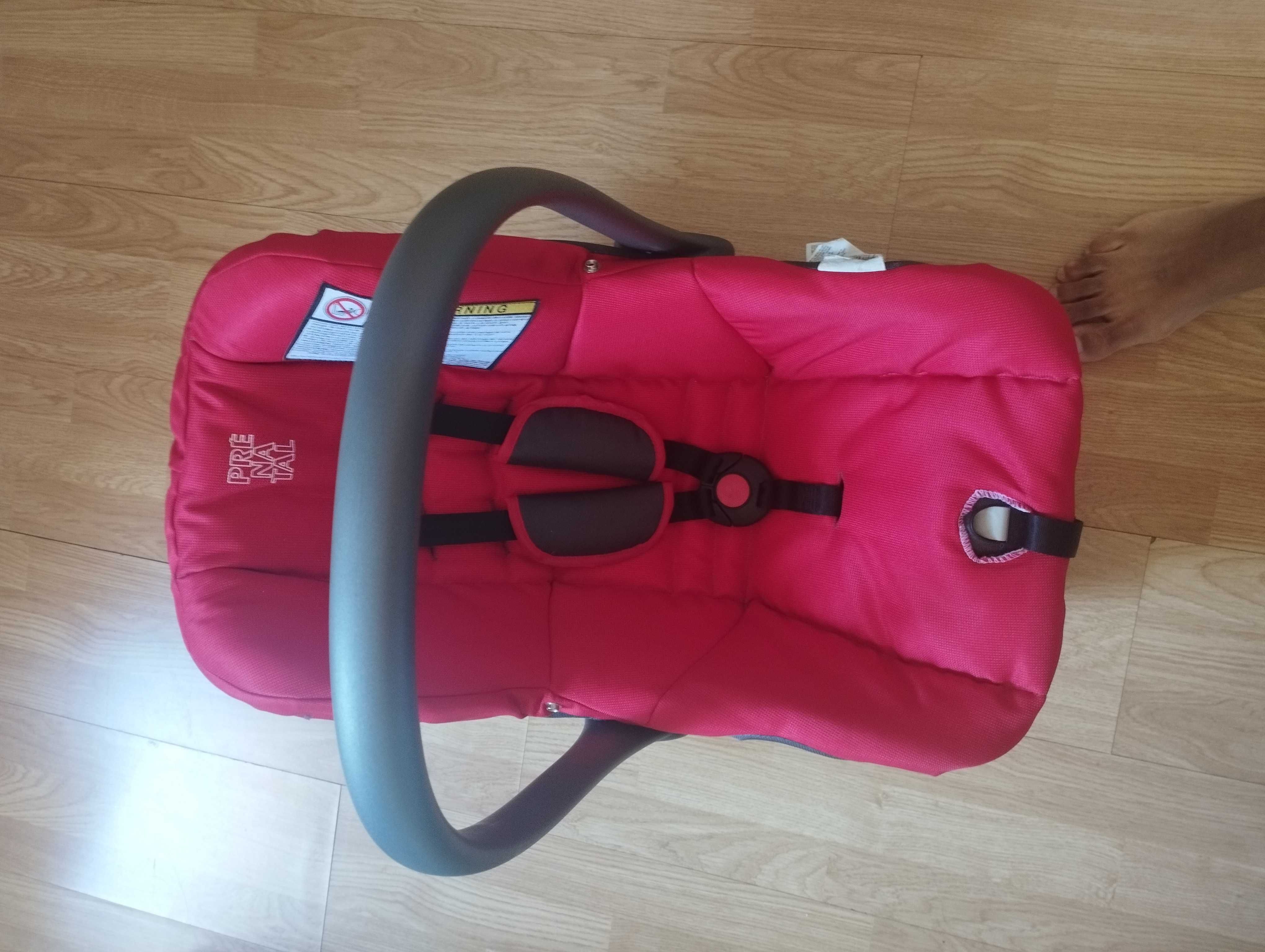 Vende-se trio de carrinho de bebe  da marca Pré-natal muito conservado