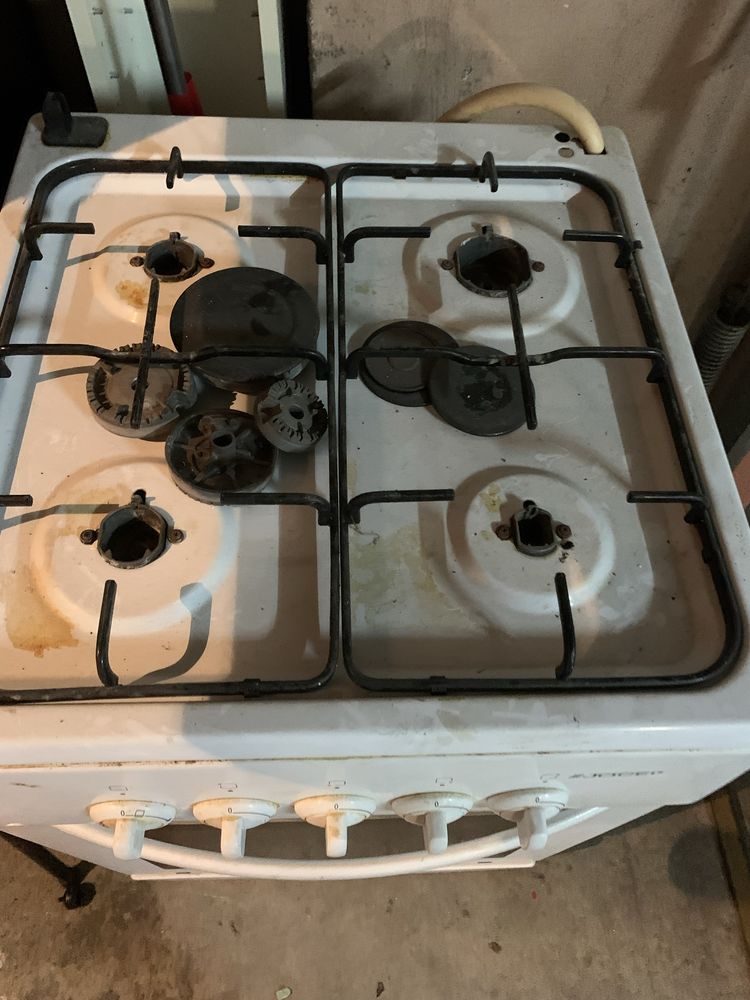 Fogão com forno.