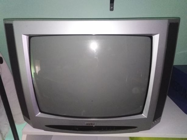Televisor Sanyo com telecomando