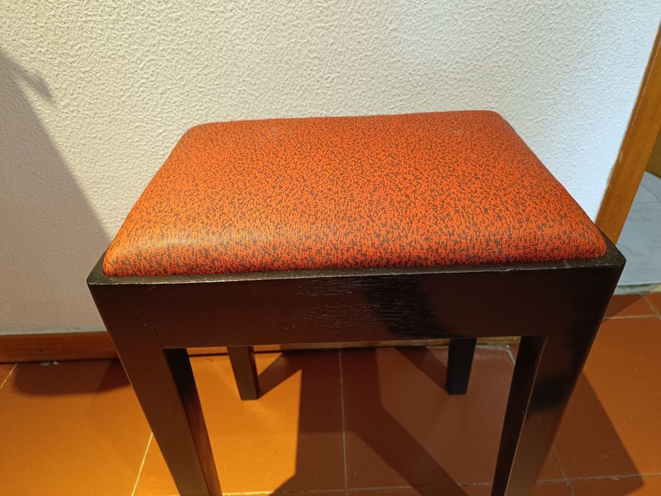 Banqueta em madeira