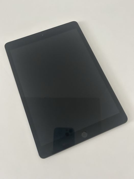 Продам IPad 8 Gen 10.2 2020