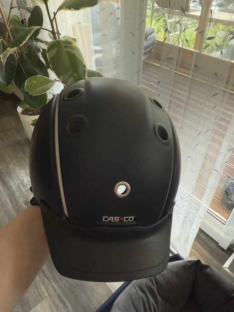 Kask jeździecki firmy casco