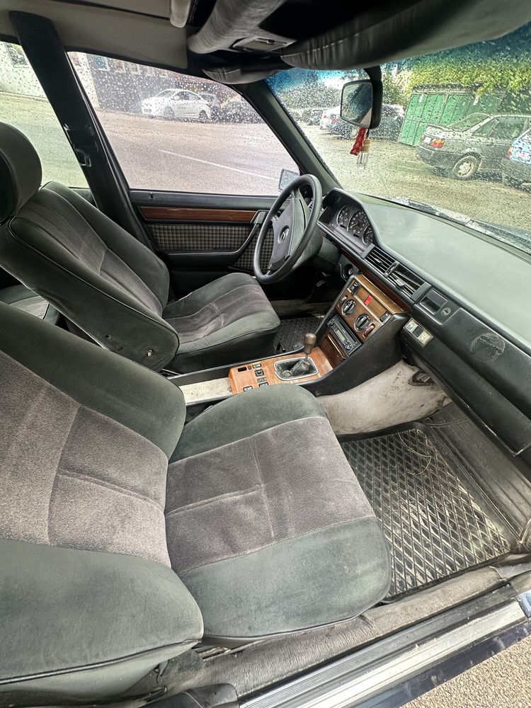 Mercedes W124 e260
