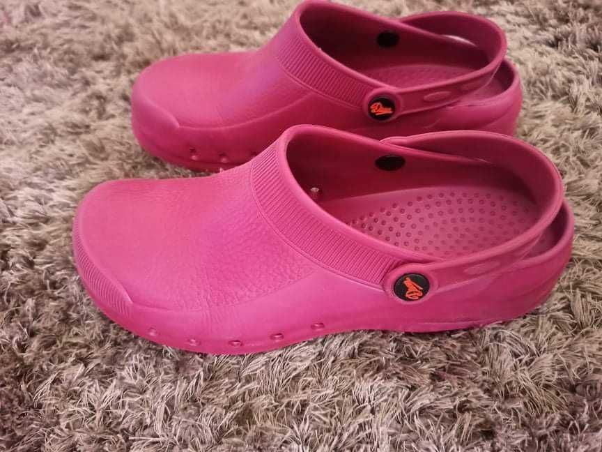 Crocs Bordo tamanho 40