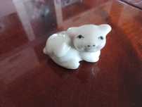 Mała porcelanowa figurka