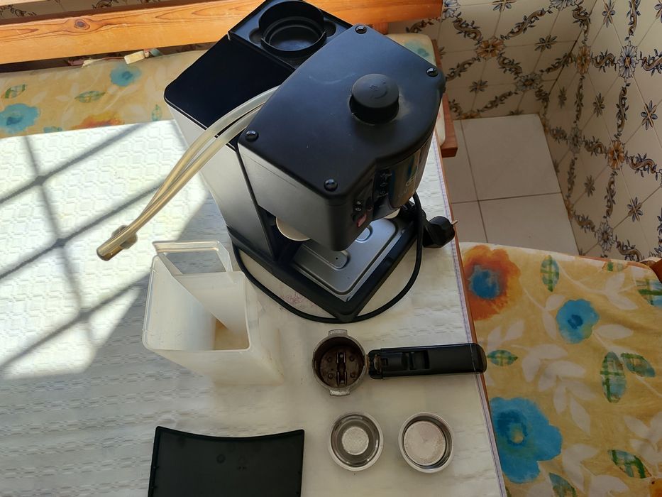 Máquina de café DeLonghi Caffè Veneto