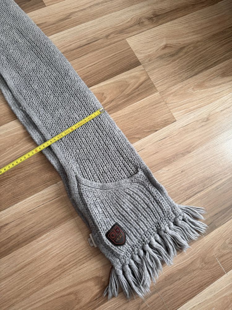 Damski szalik zewnętrzny UGG z tarczami