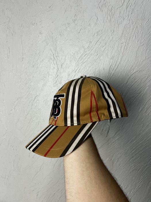 Кепка Burberry Нові Колеції