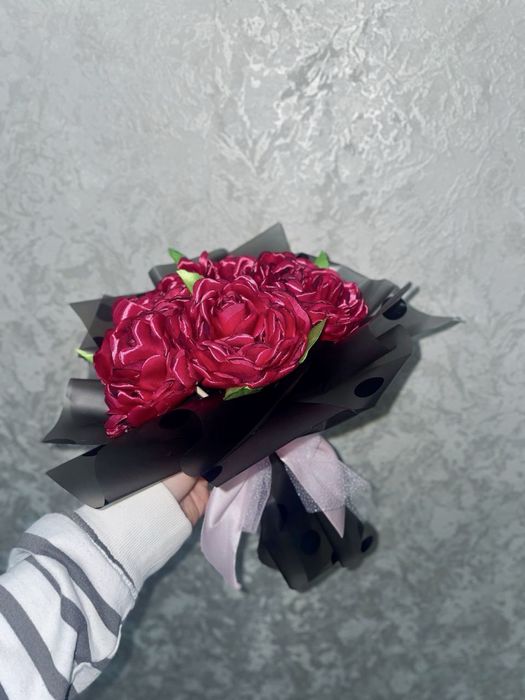 Букети з атласних стрічок  Рози та Піони | Патріотичні композиції