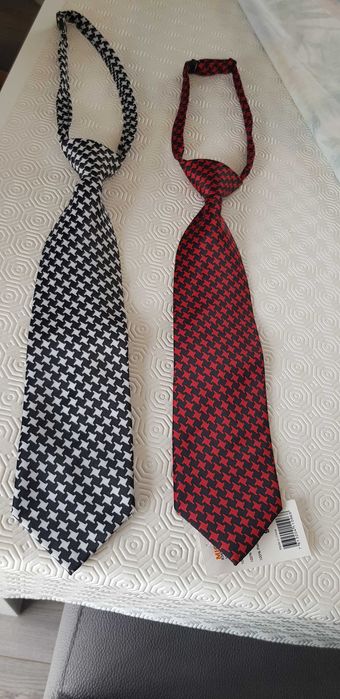 Gravatas de senhora em padrão Pied de poule.