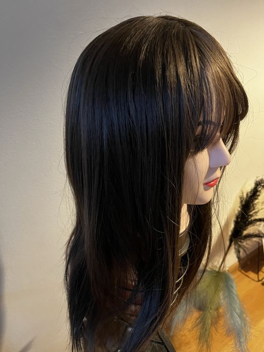 Peruka kolor brąz długa z grzywką Naturalny wygląd