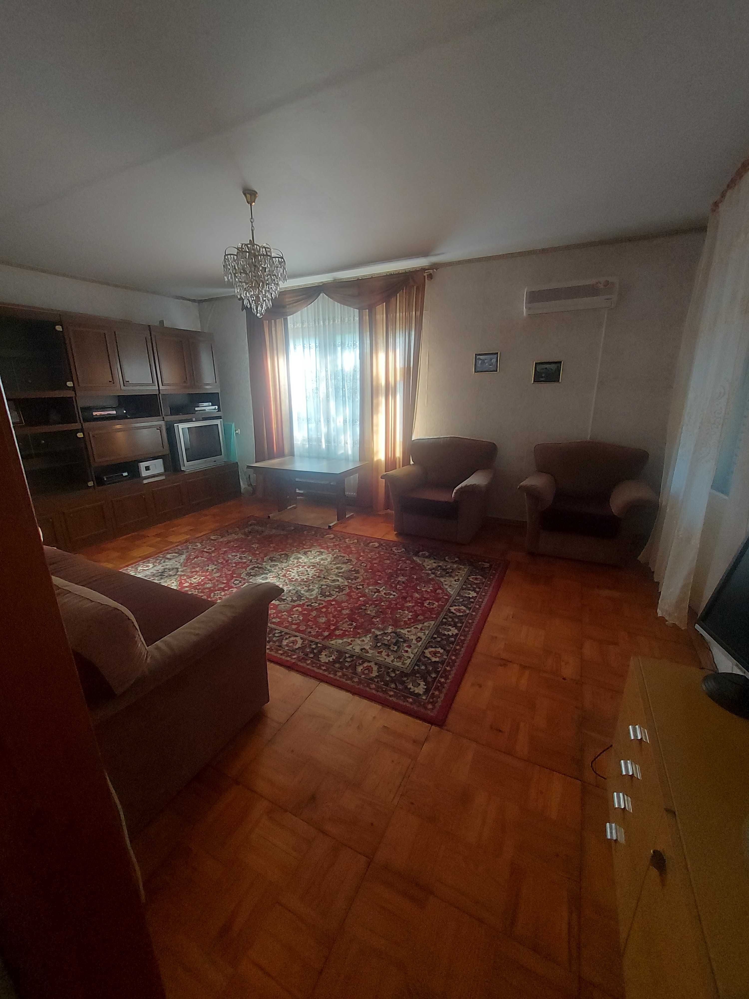 Продам двоповерховий будинок котеджного типу.