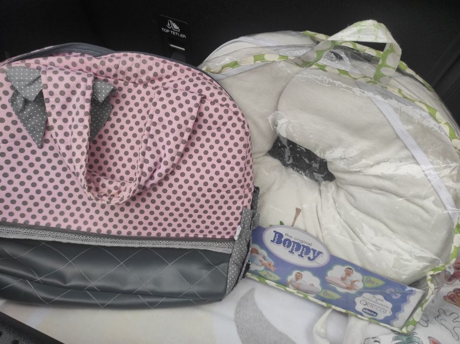 Mala e almofada de amamentação