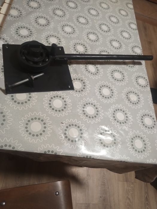 Giętarka do drutu strzemion