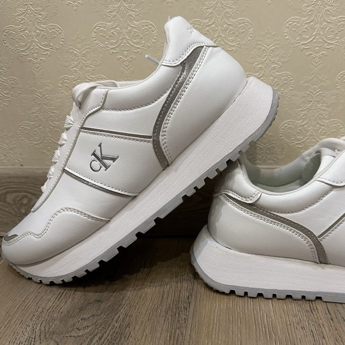 Calvin Klein. Жіночі кросівки. Оригінал. Нові. Розмір 38.